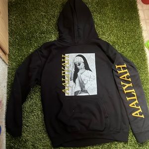 Aaliyah hoodie medium but fits like a small